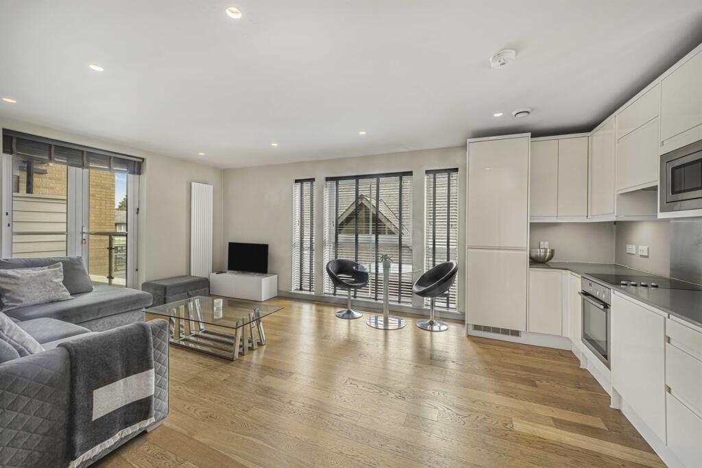 2 bedroom apartment for sale in Hale Road, Hale Barns, Altrincham, WA15